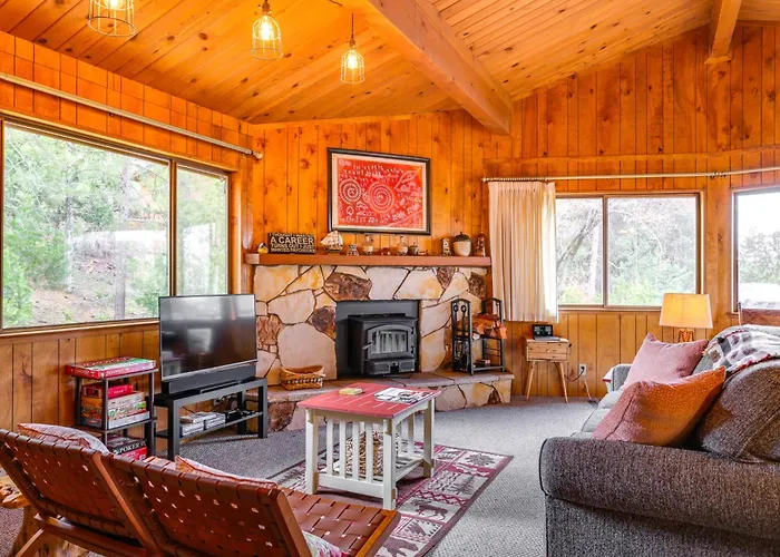 Serene Groveland Cabin Rental Near Yosemite!